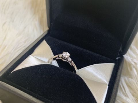 【エクセルコダイヤモンド(EXELCO DIAMOND)の口コミ】 まずダイモンドがとても気に入りました。他のブランドも試着しましたが輝…