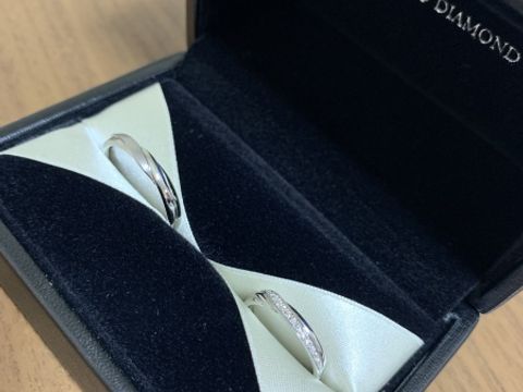 【エクセルコダイヤモンド(EXELCO DIAMOND)の口コミ】 先に選んだ同ブランドの婚約指輪と重ね付けした際にぴったりくるようなデ…