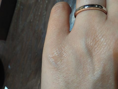 【TANZO.(鍛造指輪)の口コミ】 結婚指輪としてミルグレインのデザインの指輪を試着しました。
粒状の細か…