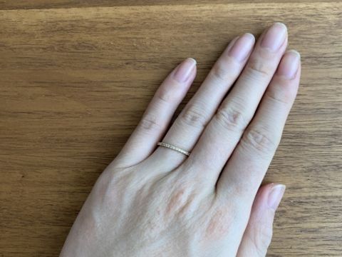 【agete(アガット)の口コミ】 結婚指輪と重ね付けも出来る、華奢なデザインの指輪を探していました。元…