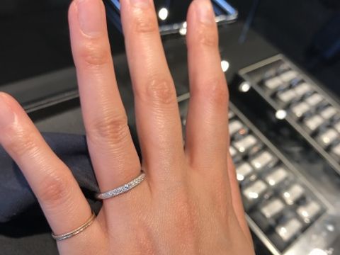 【エクセルコダイヤモンド(EXELCO DIAMOND)の口コミ】 結婚指輪は長い時間つけるものということもあり女性はきらびやかな方が、…