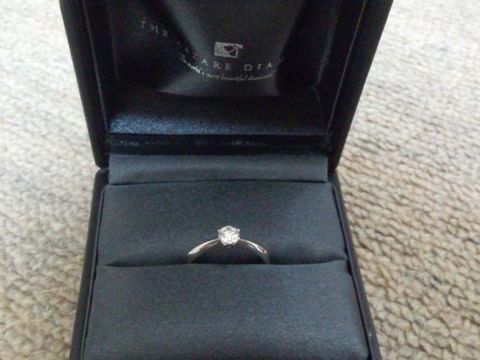 【ラザール ダイヤモンド(LAZARE DIAMOND)の口コミ】 七色の光を放つ一粒石のダイヤモンドをあしらった指輪に決めました。また…