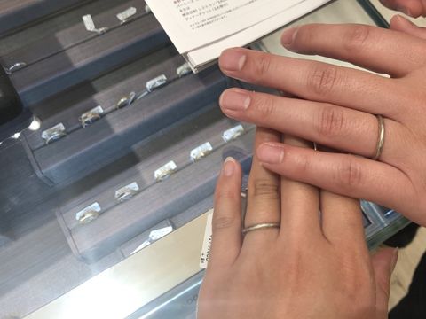 【バーニーズニューヨーク(BARNEYS NEW YORK)の口コミ】 海外ブランドらしく、洗練されたデザインがとっても素敵でした。槌目模様…