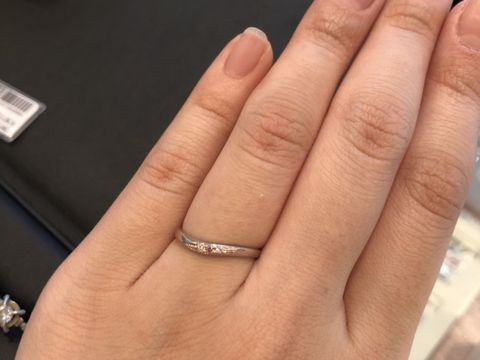 【Ginza Rim(銀座リム)の口コミ】 ウェーブデザインが指が綺麗に見えるという事でしたので、こちらを試着さ…
