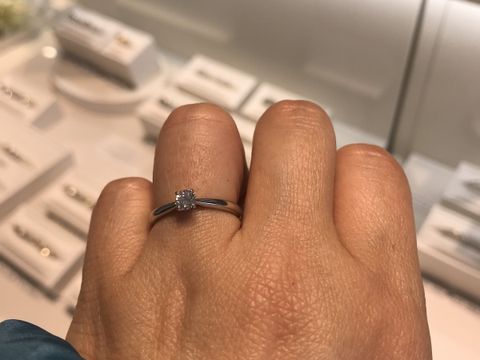 【Ponte Vecchio(ポンテヴェキオ)の口コミ】 40代でも恥ずかしくないような大人向けのリングを探しに来ました。
ダイヤ…