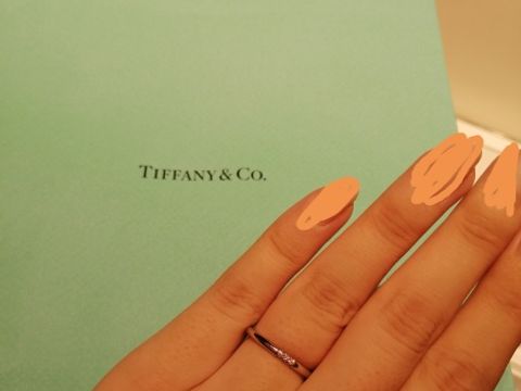 【ティファニー(Tiffany & Co.)の口コミ】 洗練されたデザインでとてもすてきでした。
指輪にまつわるエピソードも合…