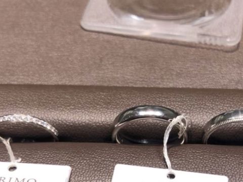 【アイプリモ(I-PRIMO)の口コミ】 いろんなデザインの婚約指輪や結婚指輪がたくさんありました。
その中でも…