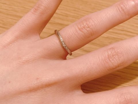 【TRECENTI(トレセンテ)の口コミ】 この指輪を選んだ1番の決め手はやっぱりデザインです。シンプルすぎるのも…