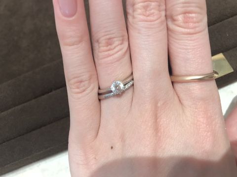 【BIJOUPIKO(ビジュピコ)の口コミ】 細身でストレート斜めダイヤが素敵です。メンズはピンクゴールドですがカ…