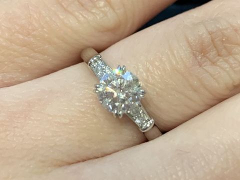 【ハリー・ウィンストン(Harry Winston)の口コミ】 指輪の三大ブランドの為、外せないと思いました。指輪のダイヤの輝きが他…
