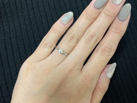 【SIENAROSE(シエナロゼ)の口コミ】 とてもシンプルなデザインなので、どんなアクセサリーにも合わせやすいで…