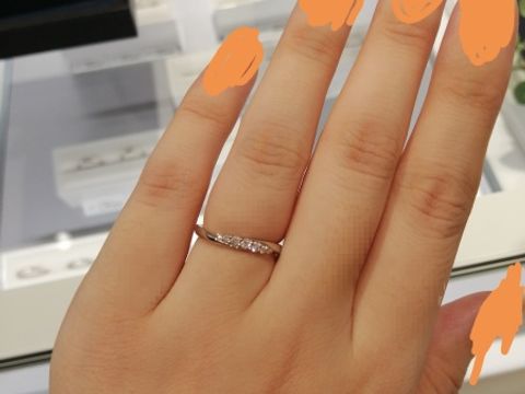 【4℃ BRIDAL(ヨンドシーブライダル)の口コミ】 どの指輪も、プラチナとダイヤの輝きがとても綺麗でした。
デザインも色ん…