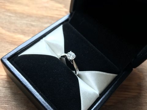 【エクセルコダイヤモンド(EXELCO DIAMOND)の口コミ】 ダイヤモンド（素材）を最大限に生かしたデザインイメージ。シンプルなリ…