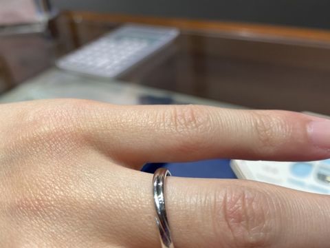 【銀座ダイヤモンドシライシの口コミ】 とにかくシンプルなものがよかったので、試着させていただきました。
ただ…