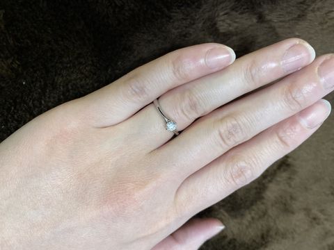 【銀座ダイヤモンドシライシの口コミ】 元々、シンプルなデザインのものを探しており、あらかじめウェブサイトで…