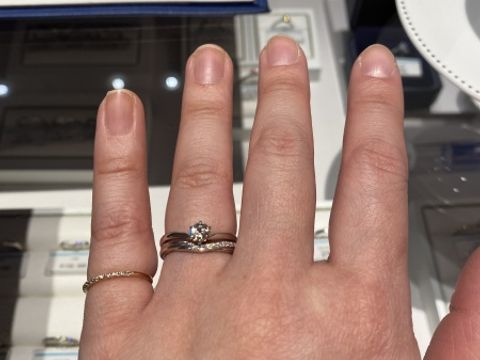 【銀座ダイヤモンドシライシの口コミ】 ダイヤモンドの輝きがどこよりもキレイなのが一番の決め手になりました。…