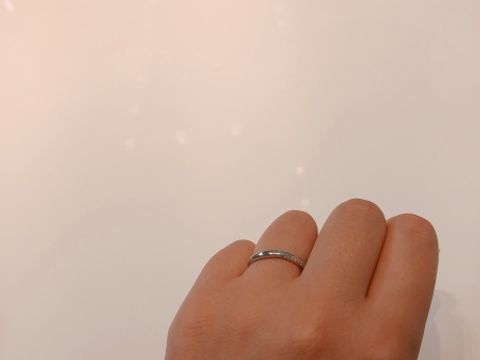 【アイプリモ(I-PRIMO)の口コミ】 程よくウェーブしており、ダイヤも両側から見えるデザインが気に入りまし…