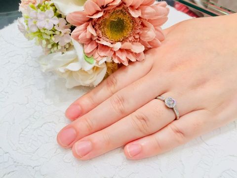 【ラザール ダイヤモンド(LAZARE DIAMOND)の口コミ】 ダイヤの輝き、デザインが決め手です。

セントパトリック28は、メレダイ…