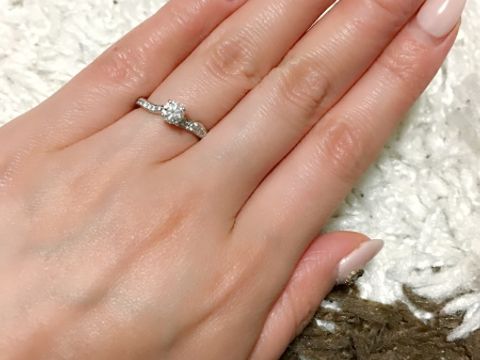 【俄(にわか)の口コミ】 左右非対称の唐花模様をイメージしたデザインが大変気に入りました。
唐花…