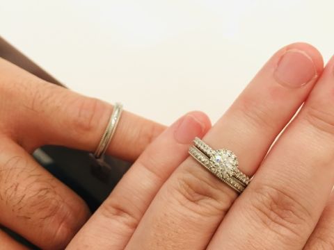 【4℃ BRIDAL(ヨンドシーブライダル)の口コミ】 初めて指輪探しをした1件目のお店でした。
ネットで色々見て、最初は限定…