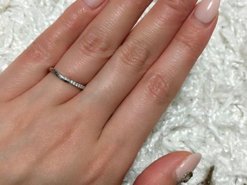 【俄(にわか)の口コミ】 ダイア入りのタイプで検討していました。
彼の手にも合い、私の手にも馴染…