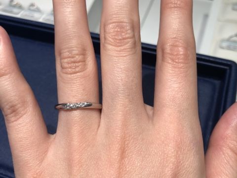 【エクセルコダイヤモンド(EXELCO DIAMOND)の口コミ】 とにかくダイヤの輝きがとても綺麗で素敵な指輪でした。指輪は他のブラン…