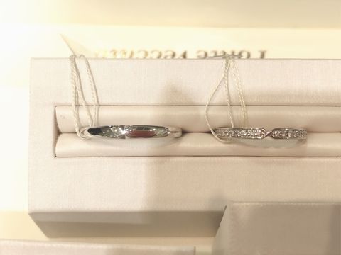 【Ponte Vecchio(ポンテヴェキオ)の口コミ】 中心にしぼりがあり、再度にはダイヤがちりばめられています。サイドまで…