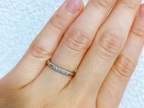 【銀座ダイヤモンドシライシの口コミ】 シンプルかつストレートで
ダイヤモンドが入っているデザインを
探してい…