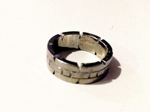 【カルティエ(Cartier)の口コミ】 素材がホワイトシルバーの割に高価です。結婚指輪なので プラチナを希望し…