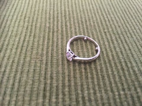 【ティファニー(Tiffany & Co.)の口コミ】 プラチナとダイアモンドが一粒タイプ、そしてダイアモンド部分があまり飛…