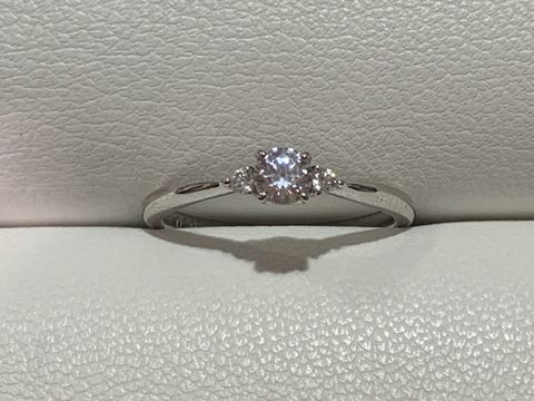 【GALA JEWELRY(ガラジュエリー)の口コミ】 価格とデザイン！
ずっと欲しかったサイドメレの指輪を探してました
イン…