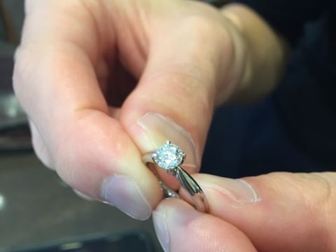 【エクセルコダイヤモンド(EXELCO DIAMOND)の口コミ】 王道は６つ爪タイプと聞いていたが、なんとなく他と違いを出したくて４つ…