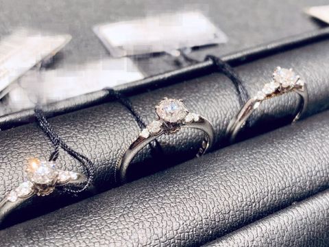 【エクセルコダイヤモンド(EXELCO DIAMOND)の口コミ】 ダイヤモンドの品質が高いらしい。また、その内容をひとつひとつ事細かに…