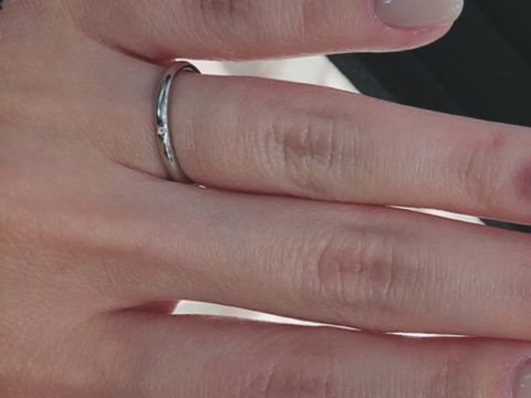 【AHKAH(アーカー)の口コミ】 細身でシンプルなデザインを探してしたのでこちらが理想にピッタリでした…