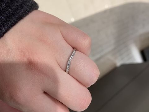 【俄(にわか)の口コミ】 ハーフエタニティです。
着け心地とかは、とても良かったです。
さり気な…