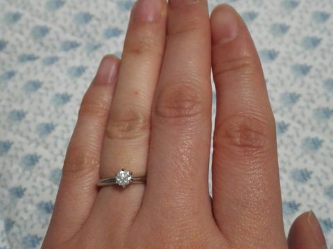 【ティファニー(Tiffany & Co.)の口コミ】 当時お付き合いをしていた旦那にかねてから婚約指輪はいらないと話してい…