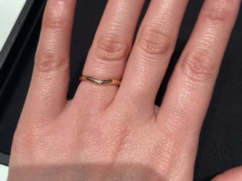 【ティファニー(Tiffany & Co.)の口コミ】 ゴールドで肌馴染みがよくて、ダイヤの大きさや量もさりげないくらいなの…