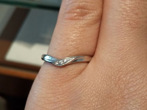 【銀座ダイヤモンドシライシの口コミ】 何も知識がなく入ったお店のため、ストレートタイプの指輪を希望し、初め…