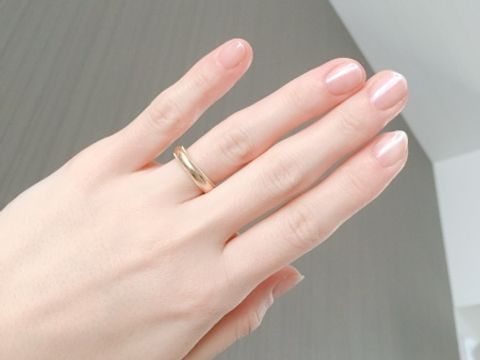 【ティファニー(Tiffany & Co.)の口コミ】 デザインは全体的にシンプルです。縁に模様が入っていて、真ん中が膨らん…