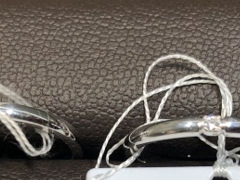 【アイプリモ(I-PRIMO)の口コミ】 シンプルなんですが、女性の方に大きなダイアモンドが付いていてそこが最…