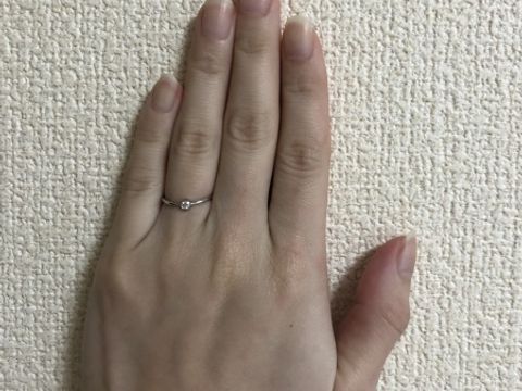 【ティファニー(Tiffany & Co.)の口コミ】 シンプルが好きで普段も結婚指輪と重ね付けをしたいので、小さめダイアモ…