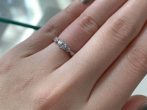 【エクセルコダイヤモンド(EXELCO DIAMOND)の口コミ】 デザインがとても上品でインパクトがあり、気に入っています。ダイヤモン…