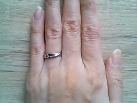 【BLOOM(ブルーム)の口コミ】 シンプルでかつ輝きがそのまま残って、傷が付かない指輪にしたかったので…