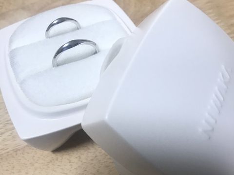 【俄(にわか)の口コミ】 仕事柄、表にダイヤが出ているのは嫌だったのでシンプルなものを探してい…