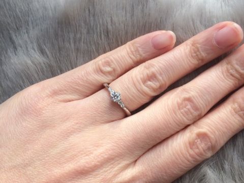 【4℃ BRIDAL(ヨンドシーブライダル)の口コミ】 婚約指輪も自分で選びたいと頼んで、一緒に買いに行かせてもらいました。…