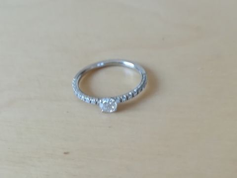 【カルティエ(Cartier)の口コミ】 エタンセル ドゥ カルティエ リングを購入。
普段使いしやすそうなデザイ…