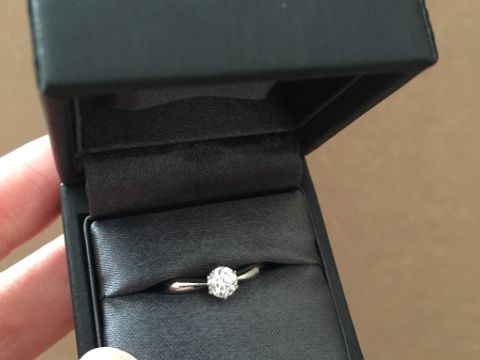 【ラザール ダイヤモンド(LAZARE DIAMOND)の口コミ】 ダイヤモンドの形と台座の形が好みだったのと、ダイヤモンドの品質にとて…