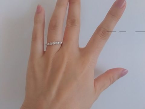 【銀座ダイヤモンドシライシの口コミ】 はじめは、結婚指輪はシンプルなものにしようと考えていましたがこちらを…