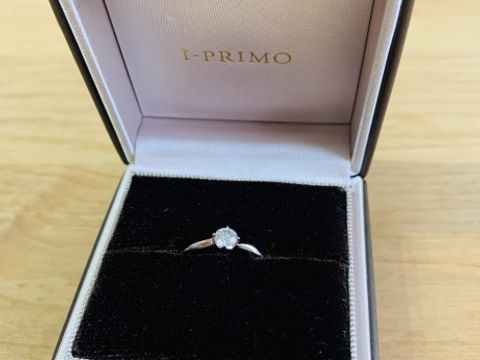 【アイプリモ(I-PRIMO)の口コミ】 シンプルな立て爪の一粒ダイヤモンドが綺麗だったので、こちらの指輪に決…