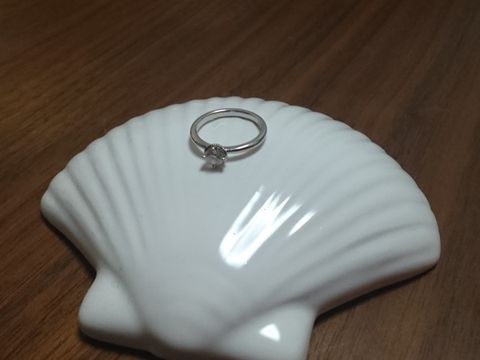 【LUCIE(ルシエ)の口コミ】 ダイヤが一粒で目立つこと、長く使えるデザインなこと、他と被らないこと…